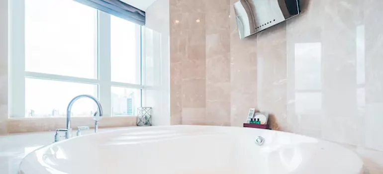 Bathroom Window Coverings in Ives Estates, FL